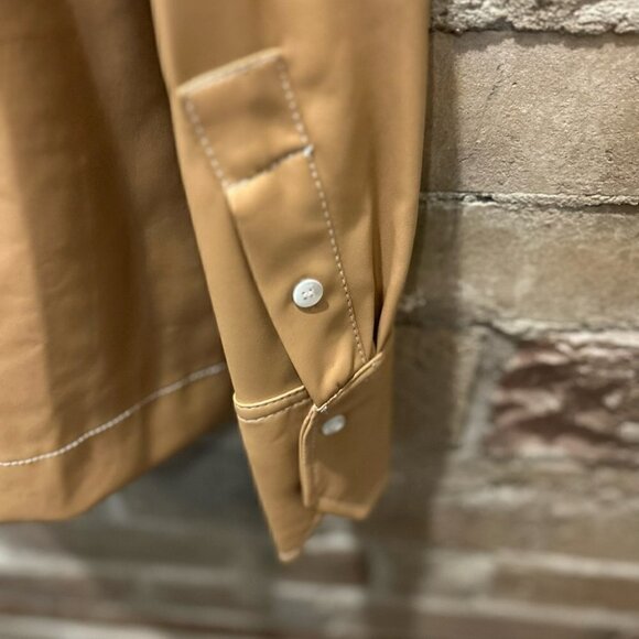 Staud Nwt Lynn Vegan Leather Collared Shirt In Doe Size Xs. - Picture 11 of 11
